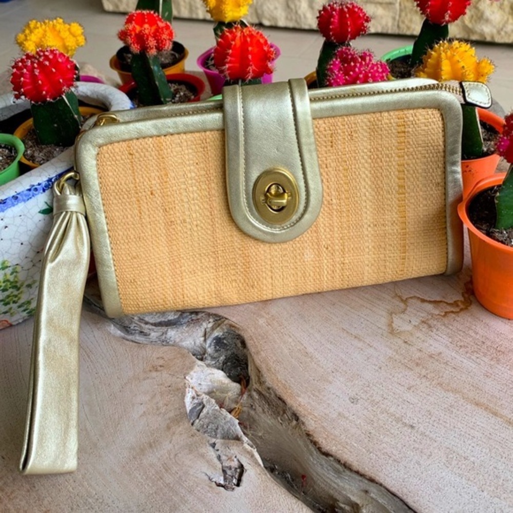 Y2K coach wristlet 🌻